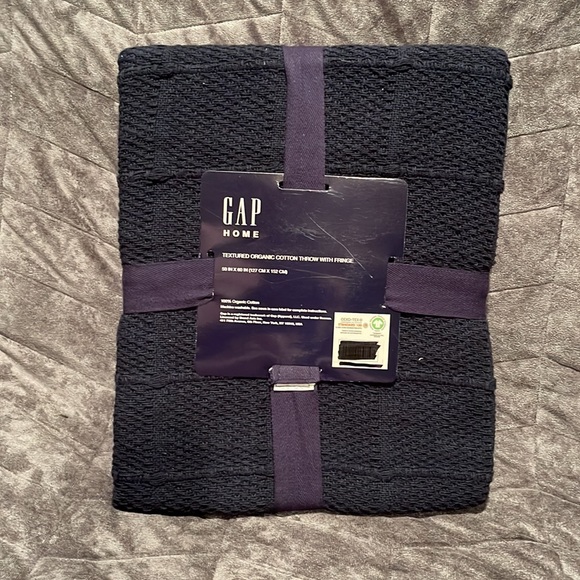 Gap Home textured organic cotton throw with fringe - Picture 2 of 3